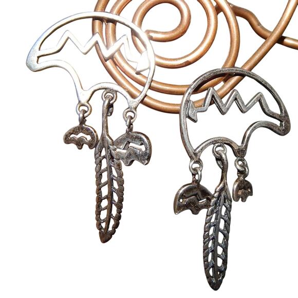 Vintage Native Folk Lore Tribal Bear & Feather Earrings - Picture 6 of 10